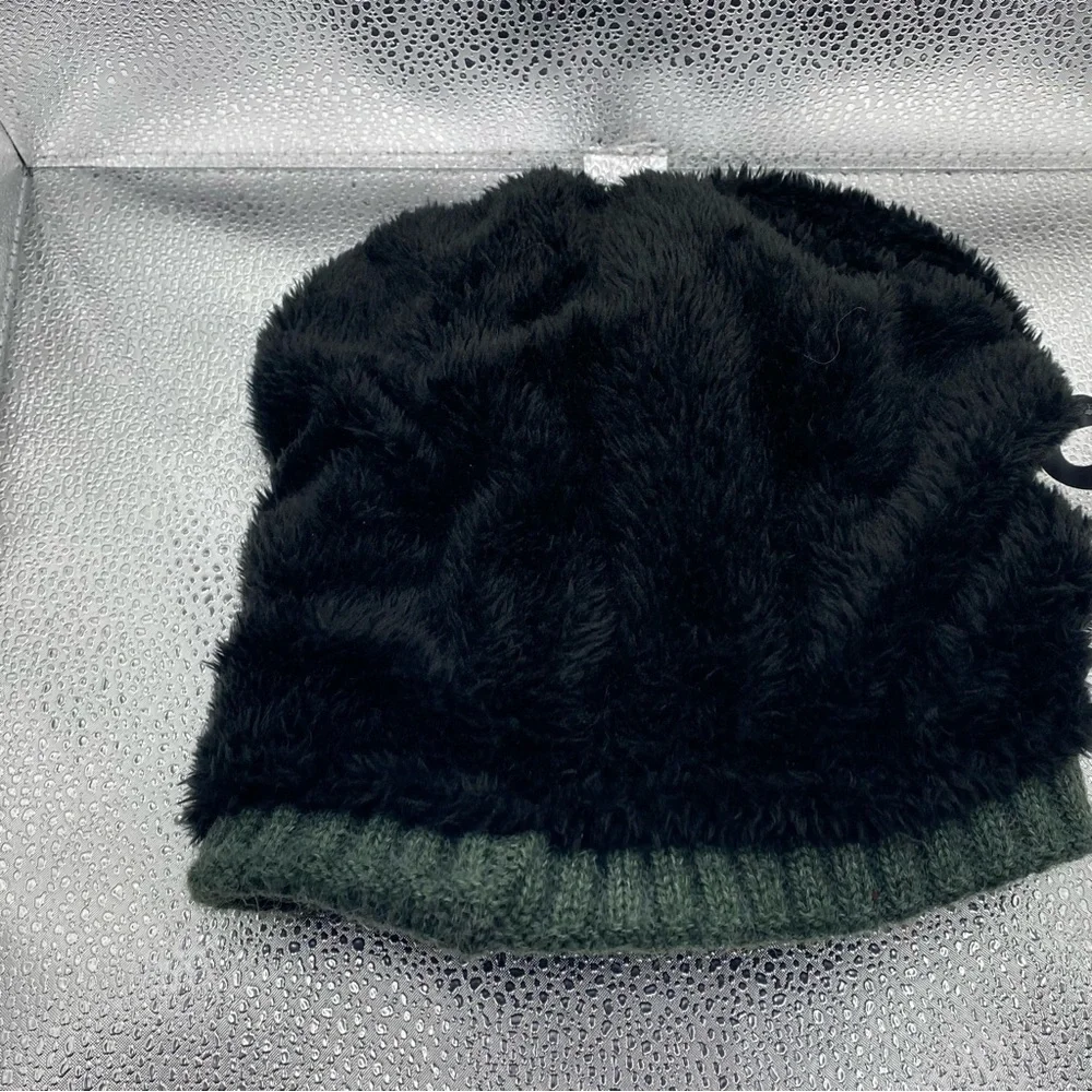 Mainstay Women’s Unique Weave Fuzzy Plush Pom Knit‎ Hat Green